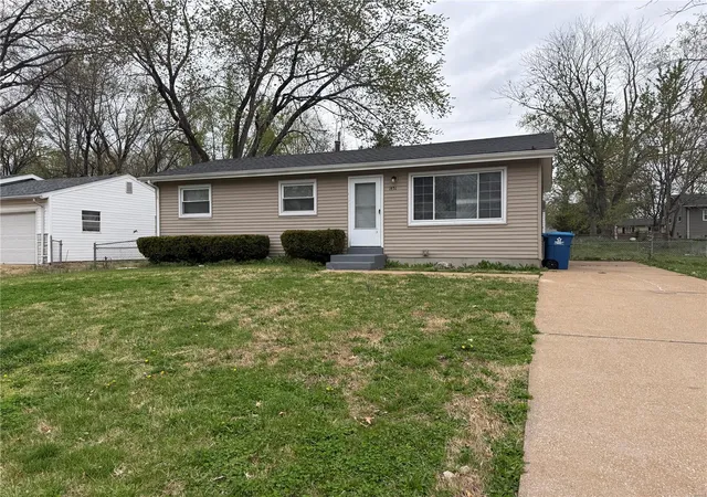 Photo 2 of Single family home for sale at 1451 Widefields Ln, Saint Louis, MO 63138 | MLS# 25020813 | Listing updated on 2025-04-03