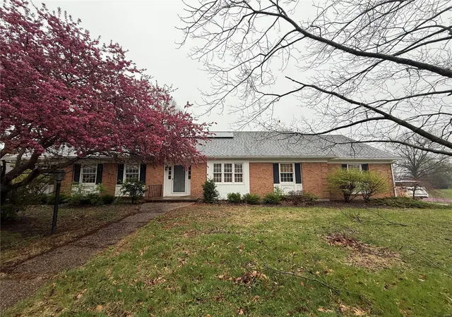 Photo 2 of Single family home for sale at 115 Sharon Dr, Montgomery City, MO 63361 | MLS# 25020844 | Listing updated on 2025-04-04