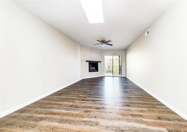 Photo 4 of Condo for sale at 1420 Heritage Landing #303, Saint Charles, MO 63303 | MLS# 25020876 | Listing updated on 2025-04-03