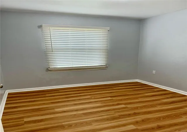 Photo 3 of Single family home for sale at 4400 Mohegan Dr, Saint Louis, MO 63123 | MLS# 25020902 | Listing updated on 2025-04-04