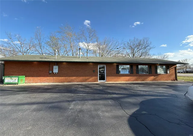 Photo 2 of Single family home for sale at 400 S Sturgeon St, Montgomery City, MO 63361 | MLS# 25020919 | Listing updated on 2025-04-04