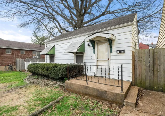 Photo 1 of Single family home for sale at 7140 Vermont Ave, Saint Louis, MO 63111 | MLS# 25020927 | Listing updated on 2025-04-04