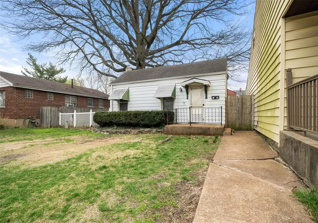 Photo 3 of Single family home for sale at 7140 Vermont Ave, Saint Louis, MO 63111 | MLS# 25020927 | Listing updated on 2025-04-04