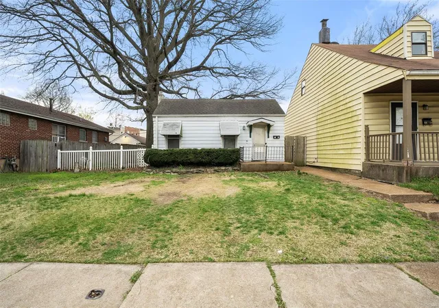 Photo 3 of Single family home for sale at 7140 Vermont Ave, Saint Louis, MO 63111 | MLS# 25020927 | Listing updated on 2025-04-04
