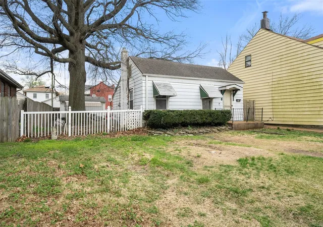 Photo 4 of Single family home for sale at 7140 Vermont Ave, Saint Louis, MO 63111 | MLS# 25020927 | Listing updated on 2025-04-04