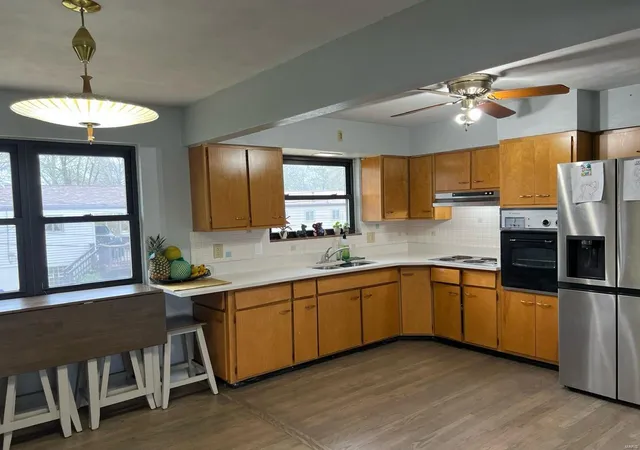 Photo 3 of Single family home for sale at 113 Greenland Ln, Saint Louis, MO 63125 | MLS# 25020929 | Listing updated on 2025-04-04