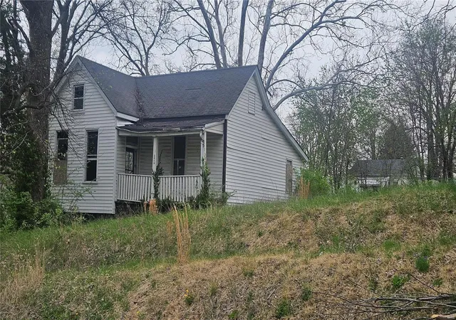 Photo 1 of Single family home for sale at 2319 Mclaran Ave, Saint Louis, MO 63136 | MLS# 25020955 | Listing updated on 2025-04-04