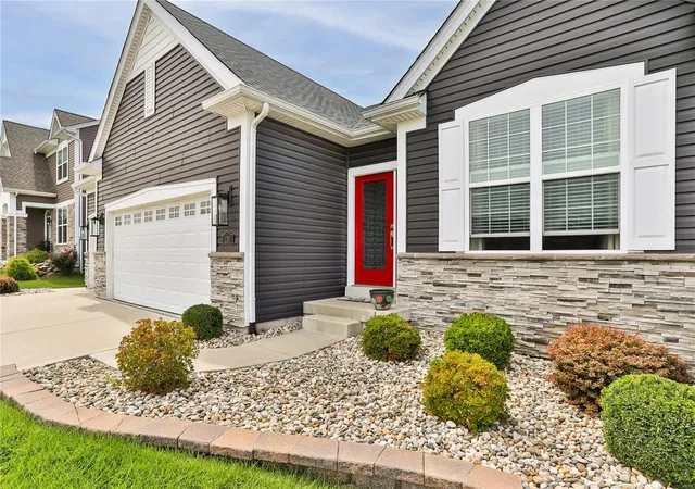 Photo 2 of Single family home for sale at 130 Royal Inverness Pkwy, O Fallon, MO 63368 | MLS# 25020963 | Listing updated on 2025-04-04