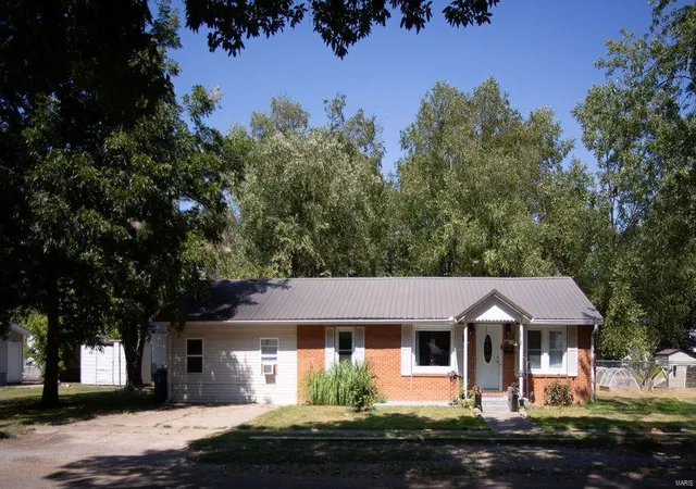 Photo 1 of Single family home for sale at 429 W Parker St, Chaffee, MO 63740 | MLS# 25021002 | Listing updated on 2025-04-04