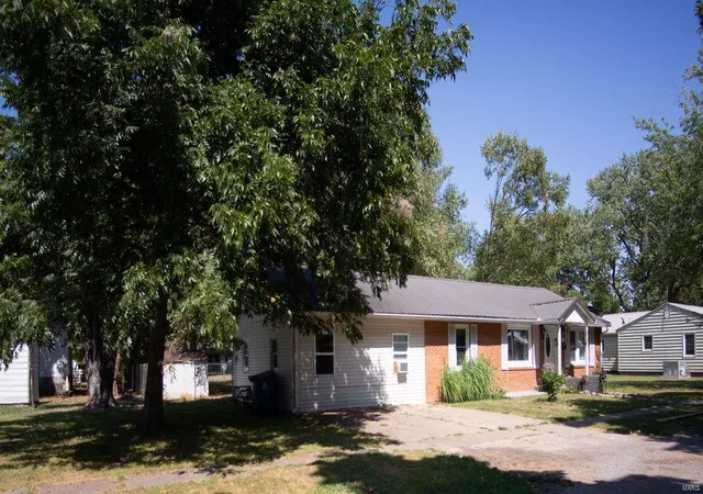 Photo 2 of Single family home for sale at 429 W Parker St, Chaffee, MO 63740 | MLS# 25021002 | Listing updated on 2025-04-04