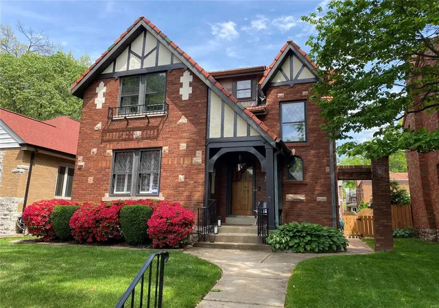 Photo 2 of Sale Pending at 4704 Prague Ave, Saint Louis, MO 63109 | MLS# 25021026 | Listing updated on 2025-04-06