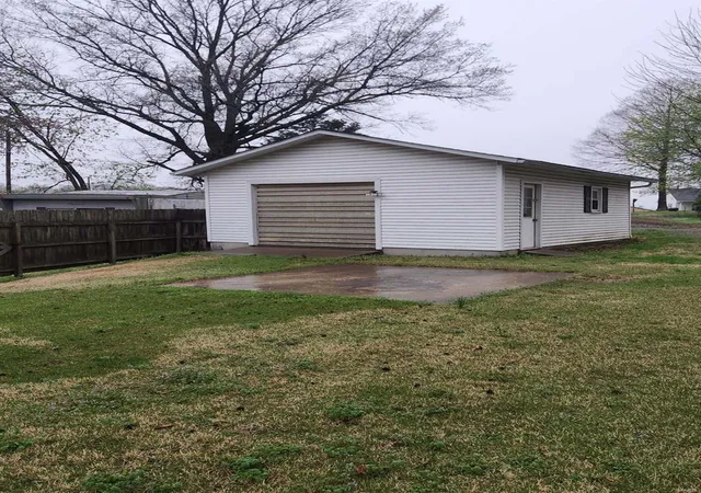 Photo 19 of Single family home for sale at 1204 Broadway, Steeleville, IL 62288 | MLS# 25021043 | Listing updated on 2025-04-05