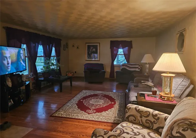 Photo 2 of Single family home for sale at 1204 Broadway, Steeleville, IL 62288 | MLS# 25021043 | Listing updated on 2025-04-05
