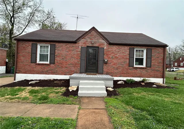 Photo 1 of Single family home for sale at 8940 Saint Louis Ave, Saint Louis, MO 63114 | MLS# 25021171 | Listing updated on 2025-04-04