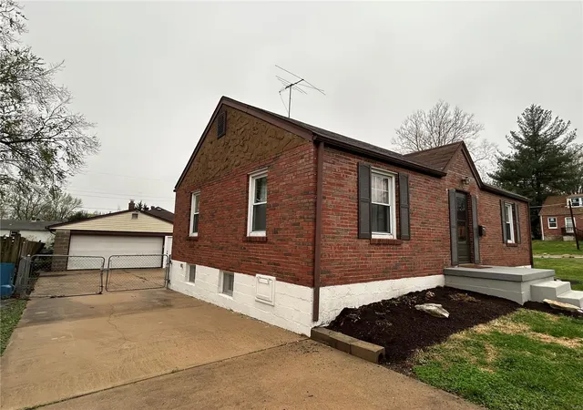 Photo 1 of Single family home for sale at 8940 Saint Louis Ave, Saint Louis, MO 63114 | MLS# 25021171 | Listing updated on 2025-04-04