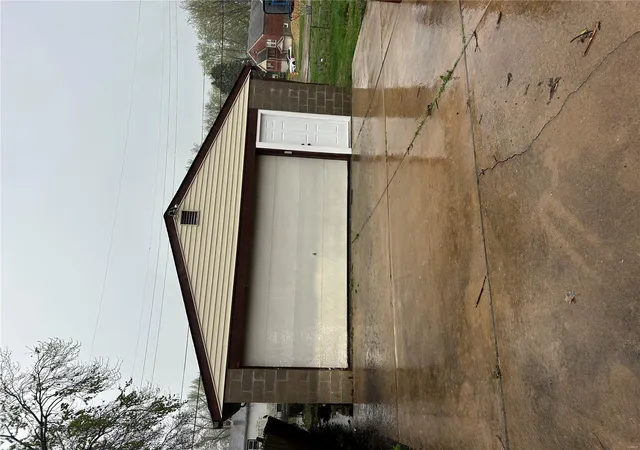 Photo 4 of Single family home for sale at 8940 Saint Louis Ave, Saint Louis, MO 63114 | MLS# 25021171 | Listing updated on 2025-04-04
