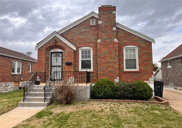 Photo 1 of Single family home for sale at 6321 Stratford Ave, St. Louis, MO 63120 | MLS# 25021221 | Listing updated on 2025-04-05