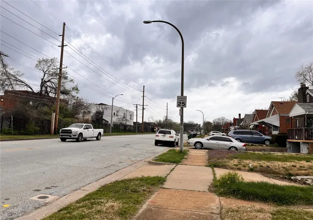 Photo 2 of Single family home for sale at 6321 Stratford Ave, St. Louis, MO 63120 | MLS# 25021221 | Listing updated on 2025-04-05