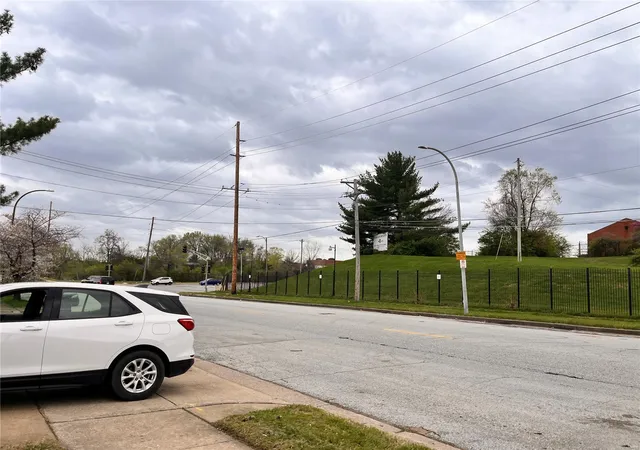 Photo 3 of Single family home for sale at 6321 Stratford Ave, St. Louis, MO 63120 | MLS# 25021221 | Listing updated on 2025-04-05