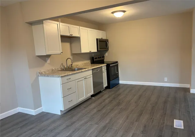 Photo 3 of Single family home for sale at 10256 Ashbrook Dr, Saint Louis, MO 63137 | MLS# 25021307 | Listing updated on 2025-04-07