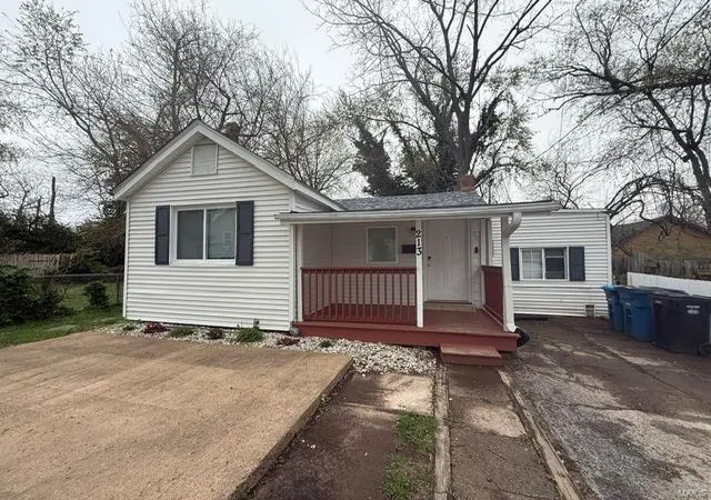 Photo 1 of Single family home for sale at 213 Vida Ave, Saint Louis, MO 63125 | MLS# 25021309 | Listing updated on 2025-04-06