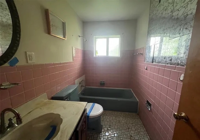 Photo 3 of Single Family Residence at 9350 Melanie Dr, Saint Louis, MO 63137 | MLS# MIS25032067 | | Sold on 2025-08-11