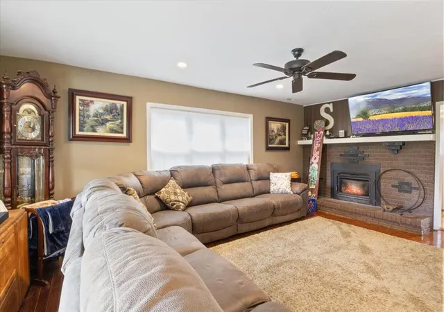 Photo 5 of Single Family Residence at 2261 Pier 31 Rd, Camdenton, MO 65020 | MLS# MIS25032847 | | Sold on 2025-08-13
