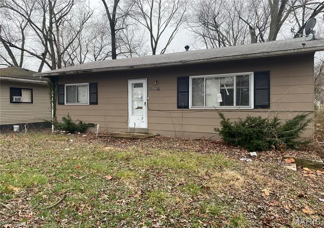 Photo 2 of Sale Pending at 10521 Earl Dr, Saint Louis, MO 63136 | MLS# MIS25032999 | Listing updated on 2026-06-03
