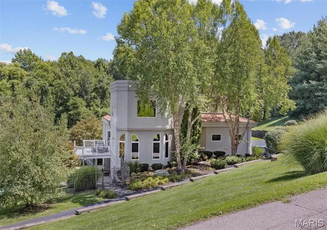 Photo 1 of Sale Pending at 169 Fick Farm Rd, Chesterfield, MO 63005 | MLS# MIS25033154 | Listing updated on 2025-10-16