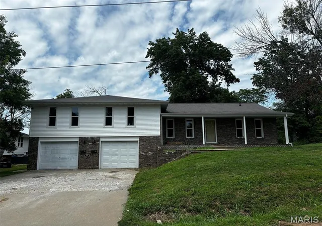 Photo 1 of Multi Family at 627 Hendricks Dr #627 & 629, Mexico, MO 65265 | MLS# MIS25033866 | | Sold on 2025-09-26