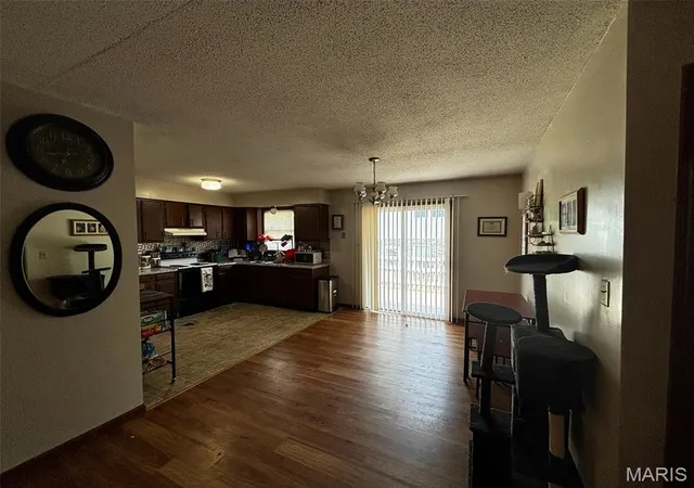 Photo 5 of Multi Family at 627 Hendricks Dr #627 & 629, Mexico, MO 65265 | MLS# MIS25033866 | | Sold on 2025-09-26