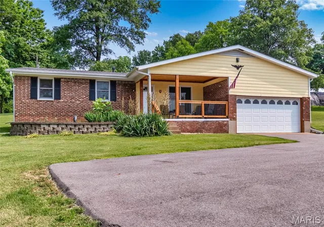 Photo 3 of Single Family Residence at 2915 Ozark Dr, Saint Louis, MO 63122 | MLS# MIS25034166 |  | Sold on 2025-08-06