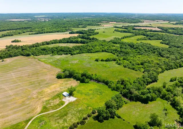 Photo 5 of Farm at 19358 Hwy Ff, New London, MO 63459 | MLS# MIS25034542 |  | Sold on 2025-11-26