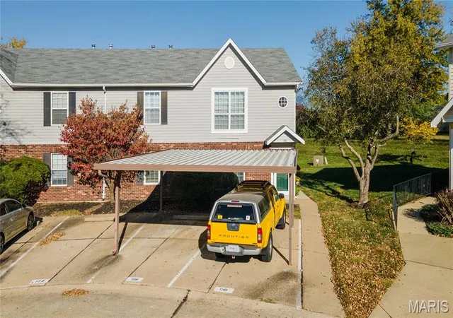 Photo 1 of Condominium at 130 Country Trace Ct, Saint Peters, MO 63304 | MLS# MIS25035643 |  | Sold on 2025-09-26