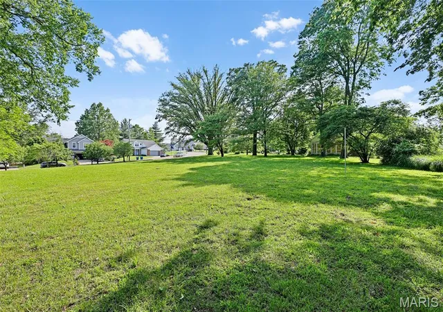 Photo 3 of Sale Pending at 2801 Eldon Ave, Maryland Heights, MO 63043 | MLS# MIS25036184 | Listing updated on 2026-04-29