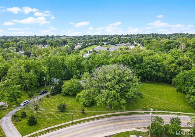 Photo 3 of Sale Pending at 2801 Eldon Ave, Maryland Heights, MO 63043 | MLS# MIS25036184 | Listing updated on 2026-04-29