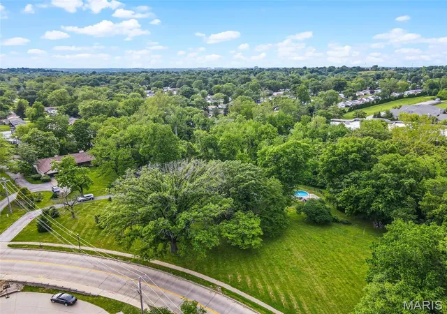 Photo 4 of Sale Pending at 2801 Eldon Ave, Maryland Heights, MO 63043 | MLS# MIS25036184 | Listing updated on 2026-04-29