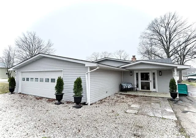 Homes for sale in Cuba, MO | 2255 Lakeshore Dr, Cuba, MO 65453 | MLS# MIS25038666