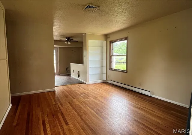 Photo 2 of Single Family Residence at 420 Midlothian Rd, Saint Louis, MO 63137 | MLS# MIS25038708 |  | Sold on 2025-08-29