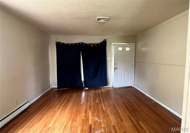 Photo 3 of Single Family Residence at 420 Midlothian Rd, Saint Louis, MO 63137 | MLS# MIS25038708 |  | Sold on 2025-08-29