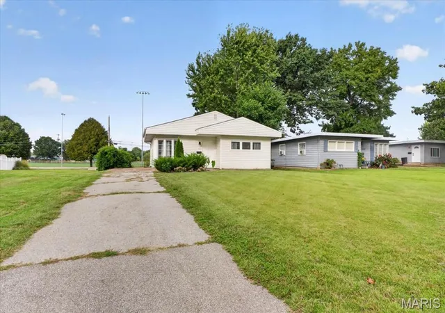 Photo 1 of Single family home for sale at 1365 Saint Jean St, Florissant, MO 63031 | MLS# MIS25039156 | Listing updated on 2026-10-21