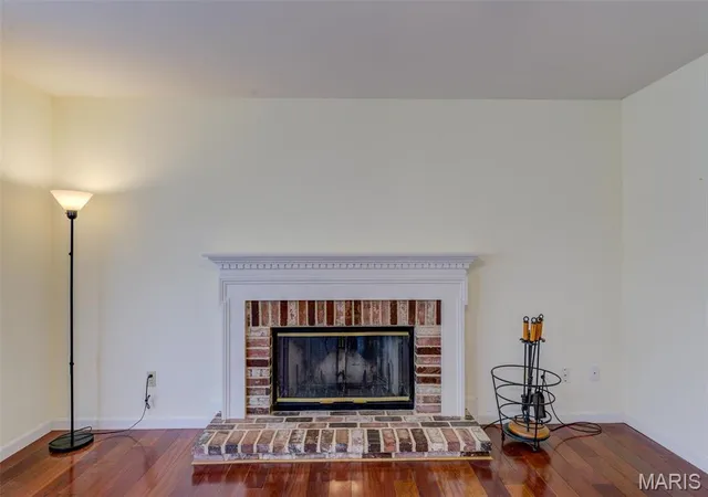 Photo 4 of Single Family Residence at 12118 Fahrpark Ln, Saint Louis, MO 63146 | MLS# MIS25039183 |  | Sold on 2025-09-25