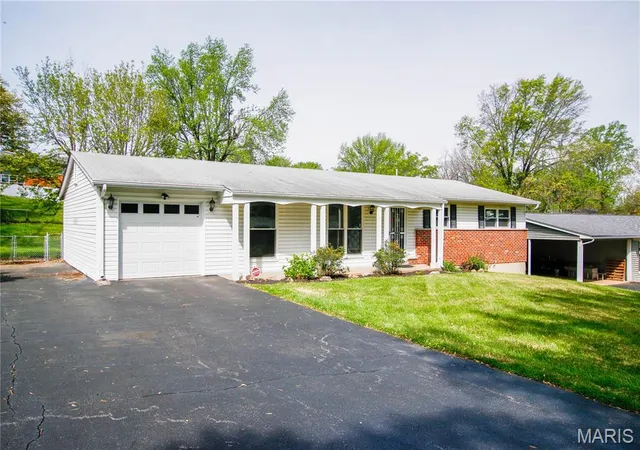 Photo 1 of Single Family Residence at 1315 Jeanne Hills Dr, Saint Louis, MO 63146 | MLS# MIS25040021 |  | Sold on 2025-09-23
