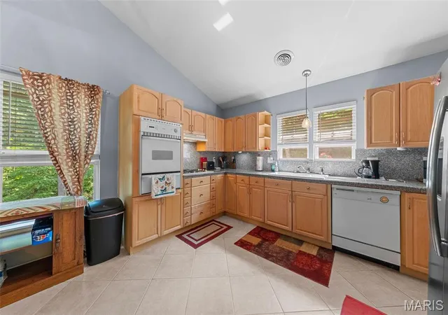 Photo 5 of Single Family Residence at 28 Cedar Dr, New Florence, MO 63363 | MLS# MIS25041240 | | Sold on 2025-08-28