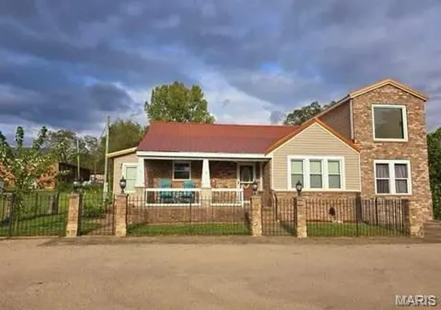 Photo 1 of Single Family Residence at 115 Whitener St, Marquand, MO 63655 | MLS# MIS25041359 | | Sold on 2026-01-05