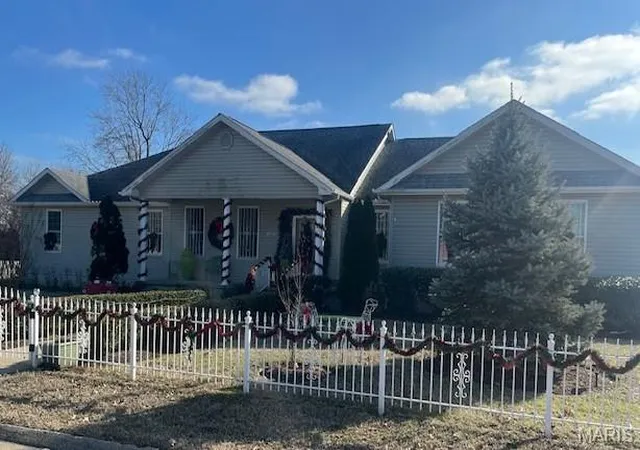 1st image of 815 Gail St, Charleston, MO 63834 | MLS# MIS25041396