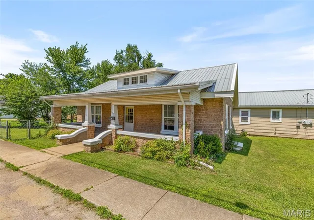 Photo 2 of Single Family Residence at 602 High St, Fredericktown, MO 63645 | MLS# MIS25042499 | | Sold on 2025-08-19