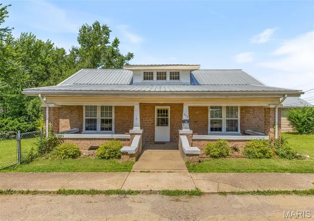 Photo 3 of Single Family Residence at 602 High St, Fredericktown, MO 63645 | MLS# MIS25042499 | | Sold on 2025-08-19