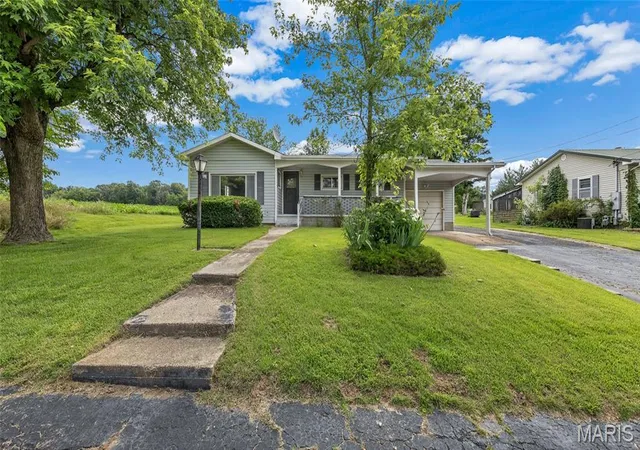 Photo 4 of Single Family Residence at 4405 Berger Rd, Berger, MO 63014 | MLS# MIS25042899 | | Sold on 2025-09-23