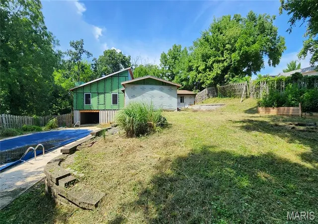 Photo 3 of Single family home for sale at 625 W Country Ln, Collinsville, IL 62234 | MLS# MIS25043395 | Listing updated on 2025-10-16